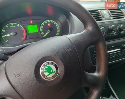 Белый Шкода Фабия, объемом двигателя 1.2 л и пробегом 170 тыс. км за 3800 $, фото 3 на Automoto.ua