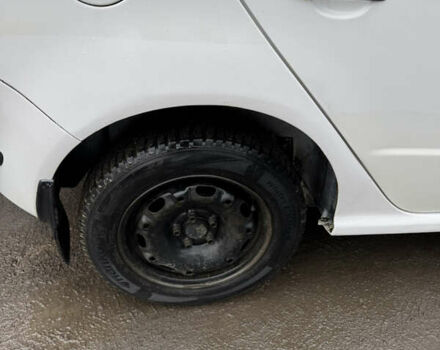 Белый Шкода Фабия, объемом двигателя 1.2 л и пробегом 380 тыс. км за 2399 $, фото 9 на Automoto.ua