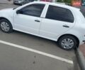 Белый Шкода Фабия, объемом двигателя 1.2 л и пробегом 136 тыс. км за 3990 $, фото 1 на Automoto.ua