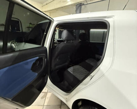 Белый Шкода Фабия, объемом двигателя 1.2 л и пробегом 218 тыс. км за 4150 $, фото 10 на Automoto.ua