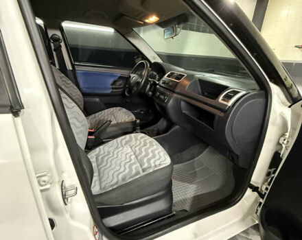 Белый Шкода Фабия, объемом двигателя 1.2 л и пробегом 218 тыс. км за 4150 $, фото 8 на Automoto.ua