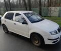 Белый Шкода Фабия, объемом двигателя 1.2 л и пробегом 212 тыс. км за 2500 $, фото 1 на Automoto.ua
