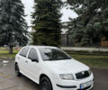 Белый Шкода Фабия, объемом двигателя 1.2 л и пробегом 380 тыс. км за 2399 $, фото 1 на Automoto.ua