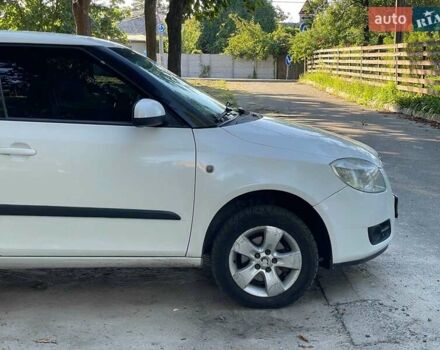 Белый Шкода Фабия, объемом двигателя 1.4 л и пробегом 262 тыс. км за 4740 $, фото 3 на Automoto.ua