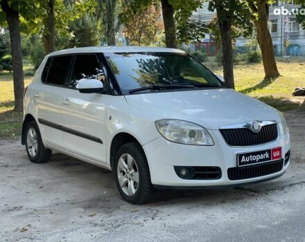 Белый Шкода Фабия, объемом двигателя 1.4 л и пробегом 262 тыс. км за 4740 $, фото 2 на Automoto.ua