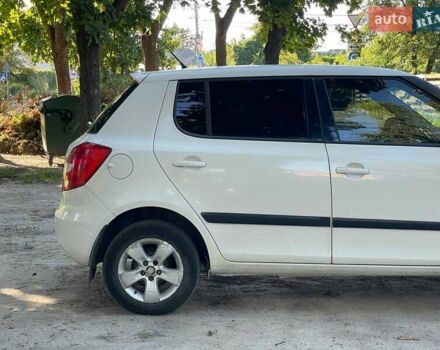 Белый Шкода Фабия, объемом двигателя 1.4 л и пробегом 262 тыс. км за 4740 $, фото 5 на Automoto.ua