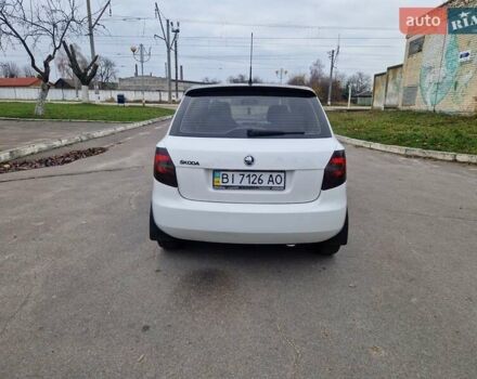 Белый Шкода Фабия, объемом двигателя 1.4 л и пробегом 193 тыс. км за 5700 $, фото 1 на Automoto.ua