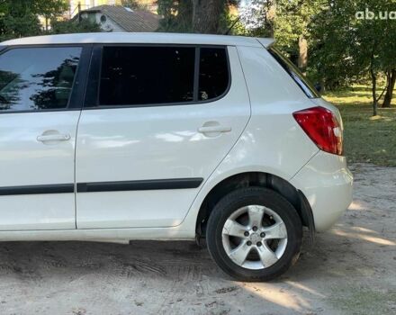 Белый Шкода Фабия, объемом двигателя 1.4 л и пробегом 262 тыс. км за 4740 $, фото 9 на Automoto.ua