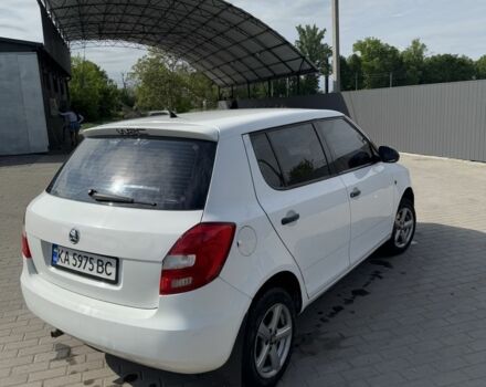 Белый Шкода Фабия, объемом двигателя 1.4 л и пробегом 240 тыс. км за 4400 $, фото 5 на Automoto.ua