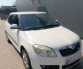 Белый Шкода Фабия, объемом двигателя 1.39 л и пробегом 188 тыс. км за 4400 $, фото 1 на Automoto.ua