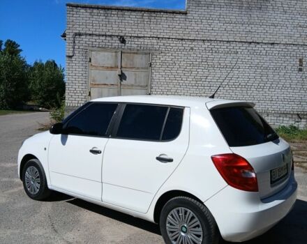 Белый Шкода Фабия, объемом двигателя 1.2 л и пробегом 198 тыс. км за 3850 $, фото 2 на Automoto.ua