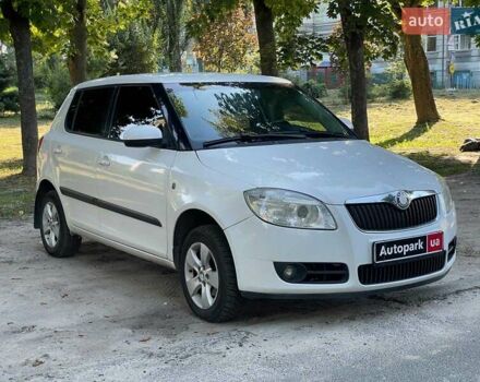 Белый Шкода Фабия, объемом двигателя 1.4 л и пробегом 262 тыс. км за 4740 $, фото 2 на Automoto.ua