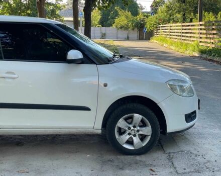 Белый Шкода Фабия, объемом двигателя 1.4 л и пробегом 262 тыс. км за 3790 $, фото 3 на Automoto.ua