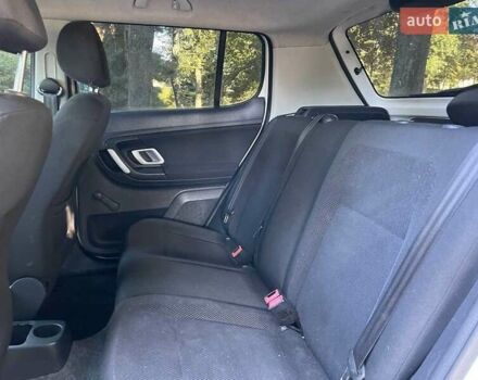 Белый Шкода Фабия, объемом двигателя 1.4 л и пробегом 262 тыс. км за 4740 $, фото 19 на Automoto.ua