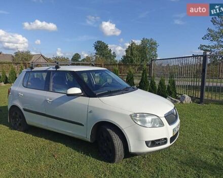 Белый Шкода Фабия, объемом двигателя 1.39 л и пробегом 330 тыс. км за 4400 $, фото 27 на Automoto.ua