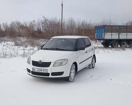 Белый Шкода Фабия, объемом двигателя 1.39 л и пробегом 213 тыс. км за 4500 $, фото 5 на Automoto.ua