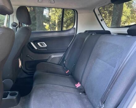 Белый Шкода Фабия, объемом двигателя 1.4 л и пробегом 262 тыс. км за 3790 $, фото 19 на Automoto.ua