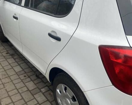 Белый Шкода Фабия, объемом двигателя 1.2 л и пробегом 114 тыс. км за 4500 $, фото 8 на Automoto.ua