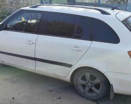 Белый Шкода Фабия, объемом двигателя 1.2 л и пробегом 250 тыс. км за 4500 $, фото 2 на Automoto.ua