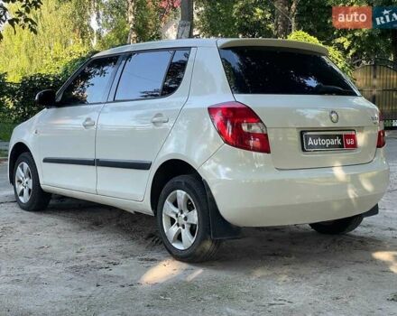 Белый Шкода Фабия, объемом двигателя 1.4 л и пробегом 262 тыс. км за 4740 $, фото 8 на Automoto.ua