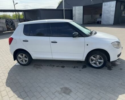 Белый Шкода Фабия, объемом двигателя 1.4 л и пробегом 240 тыс. км за 4400 $, фото 4 на Automoto.ua