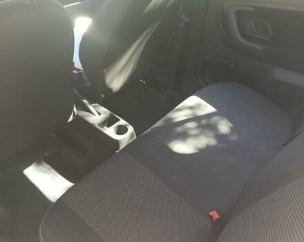 Белый Шкода Фабия, объемом двигателя 1.2 л и пробегом 225 тыс. км за 4000 $, фото 1 на Automoto.ua