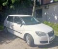 Белый Шкода Фабия, объемом двигателя 1.2 л и пробегом 225 тыс. км за 4000 $, фото 1 на Automoto.ua