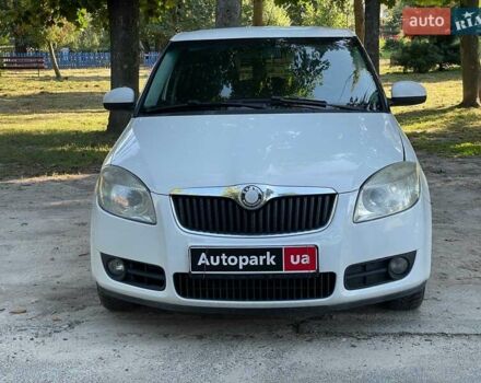 Белый Шкода Фабия, объемом двигателя 1.4 л и пробегом 262 тыс. км за 4740 $, фото 1 на Automoto.ua