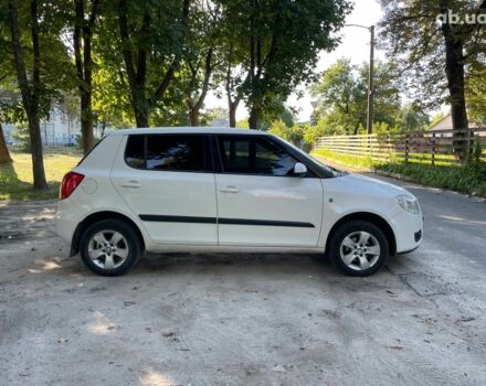 Белый Шкода Фабия, объемом двигателя 1.4 л и пробегом 262 тыс. км за 4740 $, фото 5 на Automoto.ua