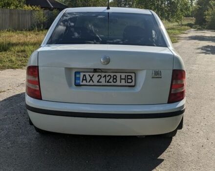 Белый Шкода Фабия, объемом двигателя 1.4 л и пробегом 207 тыс. км за 3500 $, фото 2 на Automoto.ua
