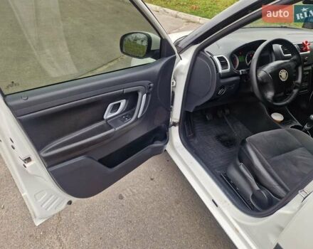 Белый Шкода Фабия, объемом двигателя 1.4 л и пробегом 193 тыс. км за 5700 $, фото 11 на Automoto.ua