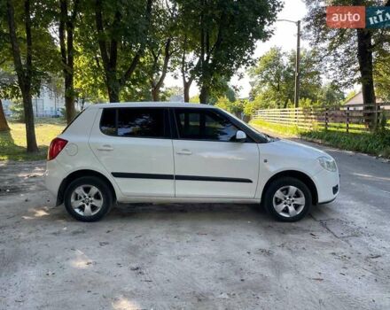 Белый Шкода Фабия, объемом двигателя 1.4 л и пробегом 262 тыс. км за 4740 $, фото 4 на Automoto.ua