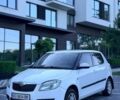 Белый Шкода Фабия, объемом двигателя 1.4 л и пробегом 280 тыс. км за 4799 $, фото 1 на Automoto.ua