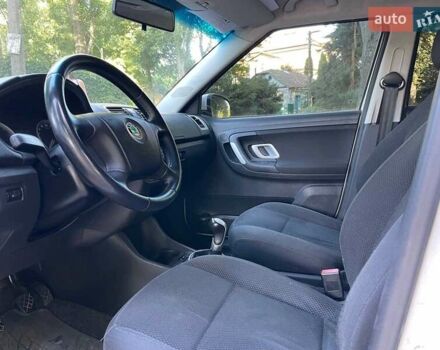 Белый Шкода Фабия, объемом двигателя 1.4 л и пробегом 262 тыс. км за 4740 $, фото 17 на Automoto.ua