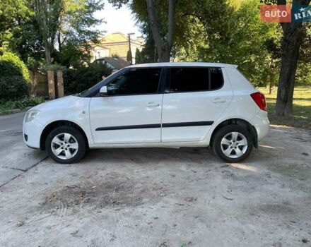 Белый Шкода Фабия, объемом двигателя 1.4 л и пробегом 262 тыс. км за 4740 $, фото 11 на Automoto.ua