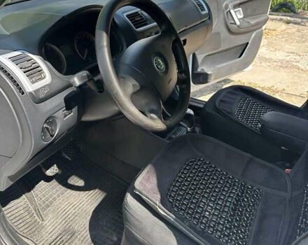 Белый Шкода Фабия, объемом двигателя 1.39 л и пробегом 320 тыс. км за 4700 $, фото 8 на Automoto.ua