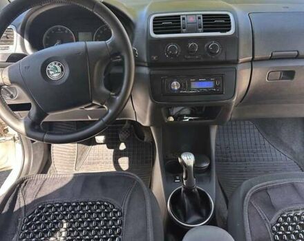 Белый Шкода Фабия, объемом двигателя 1.39 л и пробегом 320 тыс. км за 4700 $, фото 9 на Automoto.ua