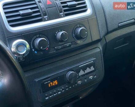 Белый Шкода Фабия, объемом двигателя 1.4 л и пробегом 262 тыс. км за 4740 $, фото 14 на Automoto.ua