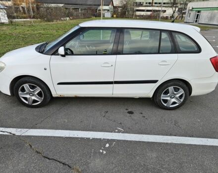 Белый Шкода Фабия, объемом двигателя 1.4 л и пробегом 280 тыс. км за 5242 $, фото 5 на Automoto.ua