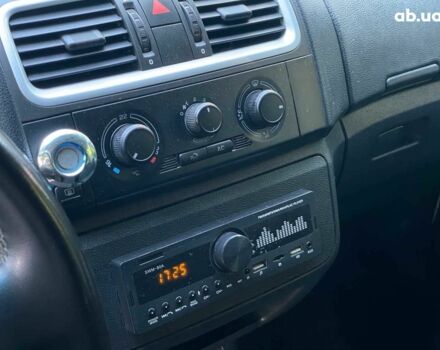 Белый Шкода Фабия, объемом двигателя 1.4 л и пробегом 262 тыс. км за 4740 $, фото 14 на Automoto.ua