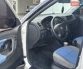 Белый Шкода Фабия, объемом двигателя 1.2 л и пробегом 262 тыс. км за 3750 $, фото 7 на Automoto.ua