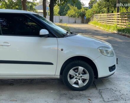 Белый Шкода Фабия, объемом двигателя 1.4 л и пробегом 262 тыс. км за 4740 $, фото 3 на Automoto.ua