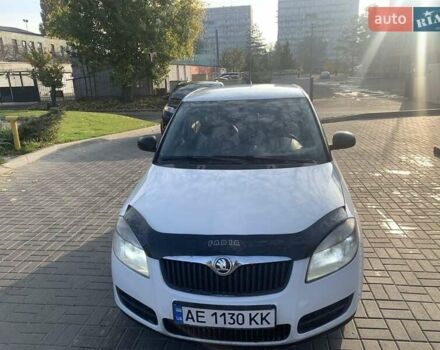 Белый Шкода Фабия, объемом двигателя 1.4 л и пробегом 220 тыс. км за 4999 $, фото 1 на Automoto.ua