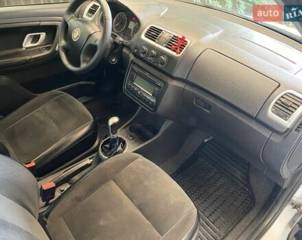 Білий Шкода Фабія, об'ємом двигуна 1.39 л та пробігом 193 тис. км за 5000 $, фото 10 на Automoto.ua