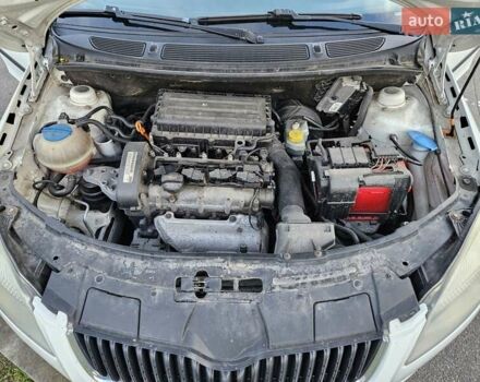 Білий Шкода Фабія, об'ємом двигуна 1.39 л та пробігом 213 тис. км за 5100 $, фото 6 на Automoto.ua