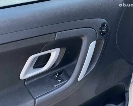 Белый Шкода Фабия, объемом двигателя 1.4 л и пробегом 262 тыс. км за 4740 $, фото 12 на Automoto.ua