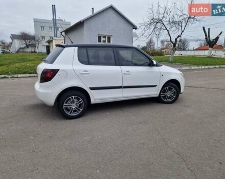 Белый Шкода Фабия, объемом двигателя 1.4 л и пробегом 193 тыс. км за 5700 $, фото 2 на Automoto.ua