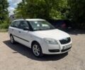Белый Шкода Фабия, объемом двигателя 1.2 л и пробегом 240 тыс. км за 4600 $, фото 1 на Automoto.ua