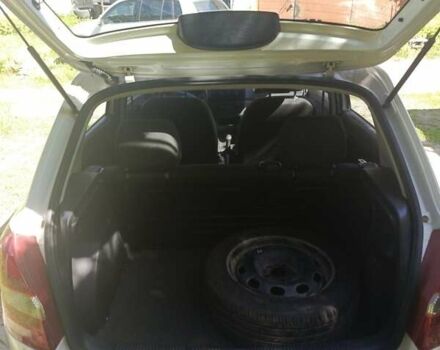 Белый Шкода Фабия, объемом двигателя 1.2 л и пробегом 225 тыс. км за 4000 $, фото 5 на Automoto.ua