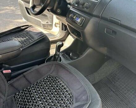 Белый Шкода Фабия, объемом двигателя 1.39 л и пробегом 320 тыс. км за 4700 $, фото 10 на Automoto.ua